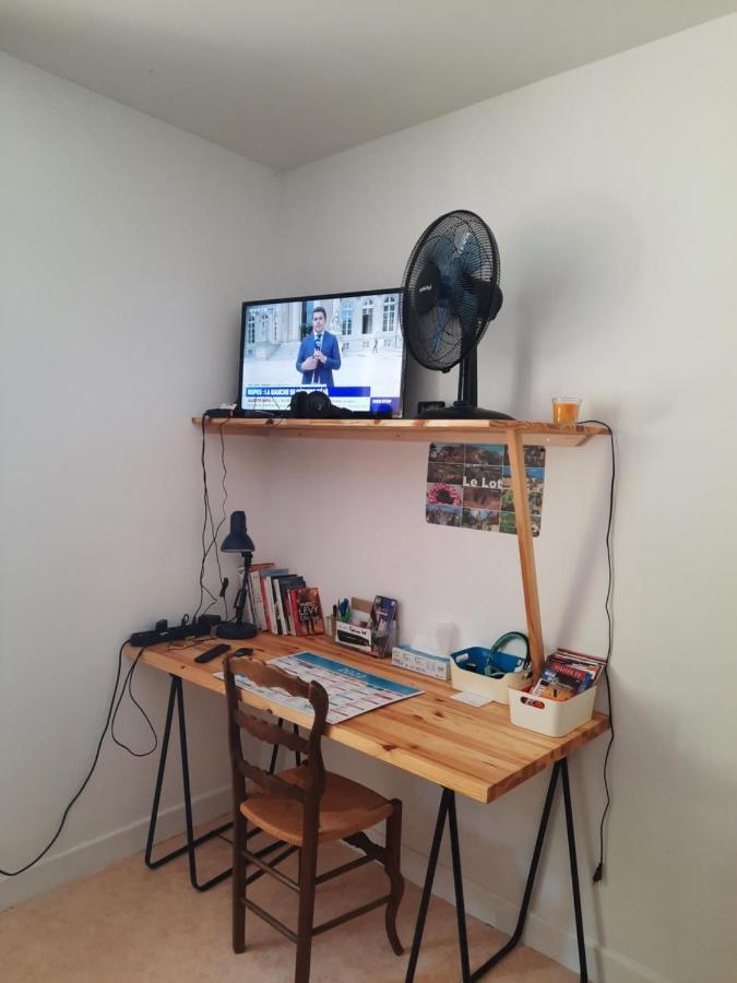 Les Coteaux De Planeze, Ideal Deplacement Pro, Chambres Individuelles Lit 160 Television Saint-Laurent-les-Tours エクステリア 写真